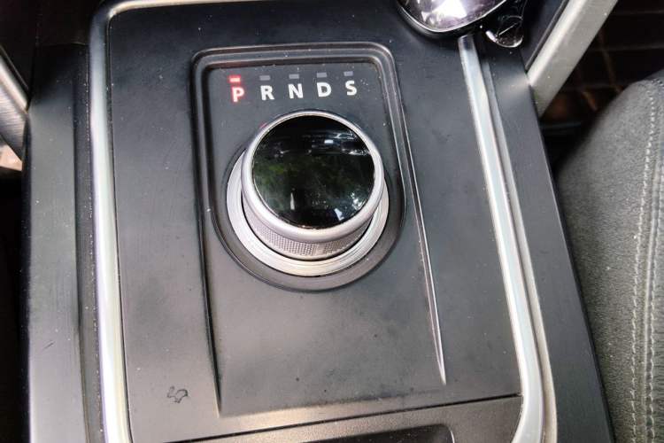 Used Land Rover Discovery Sport 2016 2.0T SE Gear Lever