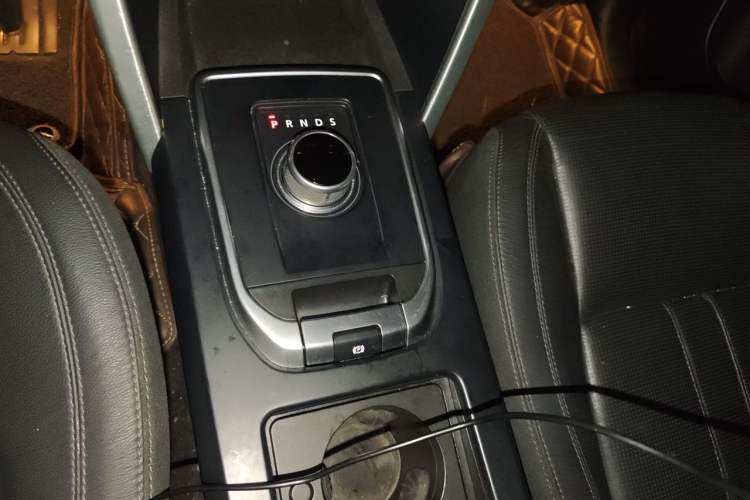 Used Land Rover Discovery Sport 2016 2.0T SE Gear Lever