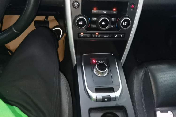 Used Land Rover Discovery Sport 2016 2.0T SE Gear Lever
