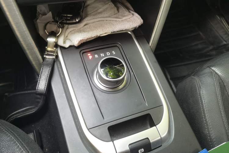 Used Land Rover Discovery Sport 2016 2.0T SE Gear Lever