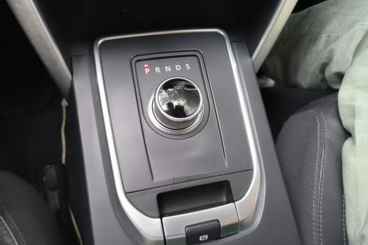 Used Land Rover Discovery Sport 2016 2.0T HSE Gear Lever