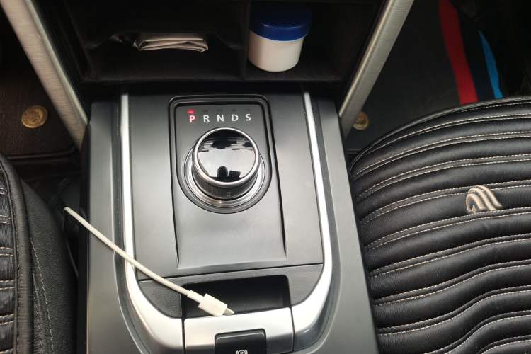 Used Land Rover Discovery Sport 2016 2.0T SE Gear Lever