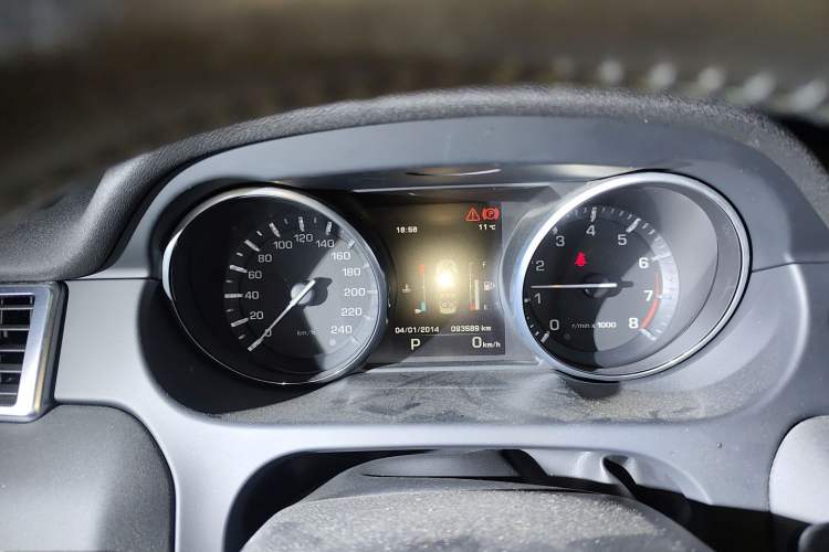 Used Land Rover Discovery Sport 2016 2.0T HSE Instrument Cluster