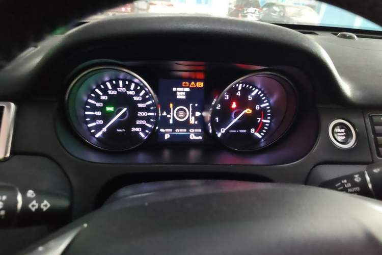 Used Land Rover Discovery Sport 2016 2.0T SE Instrument Cluster