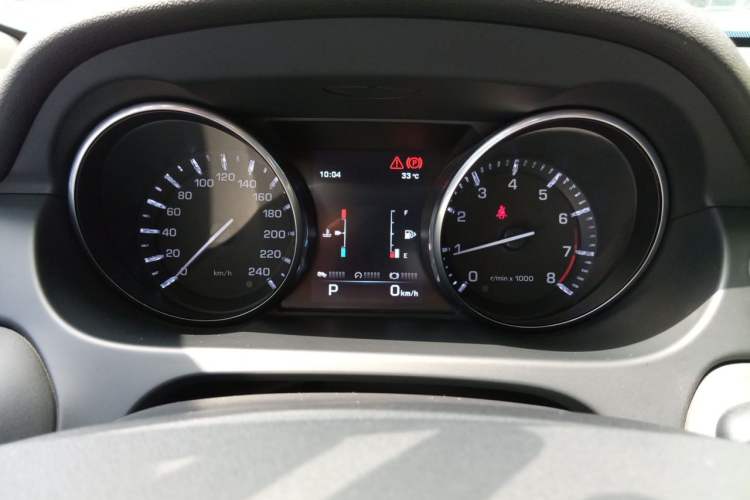 Used Land Rover Discovery Sport 2016 2.0T SE Instrument Cluster