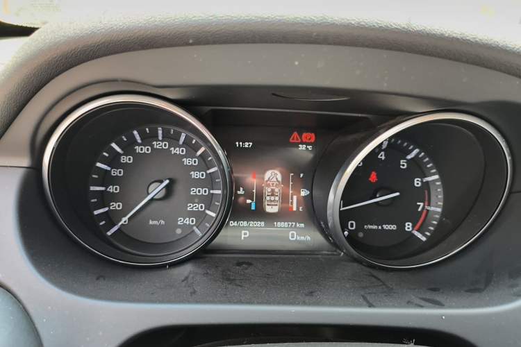 Used Land Rover Discovery Sport 2016 2.0T SE Instrument Cluster