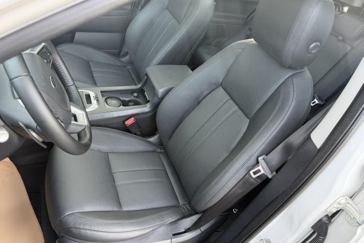 Used Land Rover Discovery Sport 2016 2.0T SE Interior 1