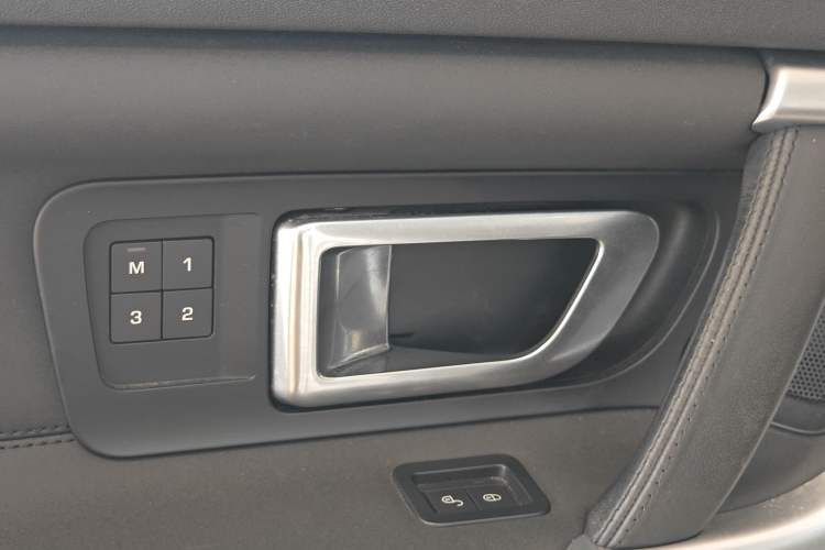 Used Land Rover Discovery Sport 2016 2.0T HSE Interior 11