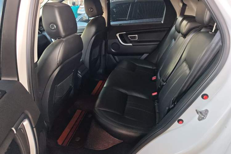 Used Land Rover Discovery Sport 2016 2.0T SE Interior 2