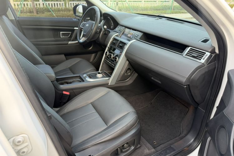 Used Land Rover Discovery Sport 2016 2.0T SE Interior 3