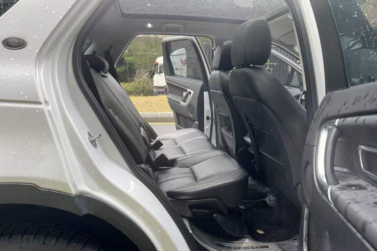 Used Land Rover Discovery Sport 2016 2.0T HSE Interior 3
