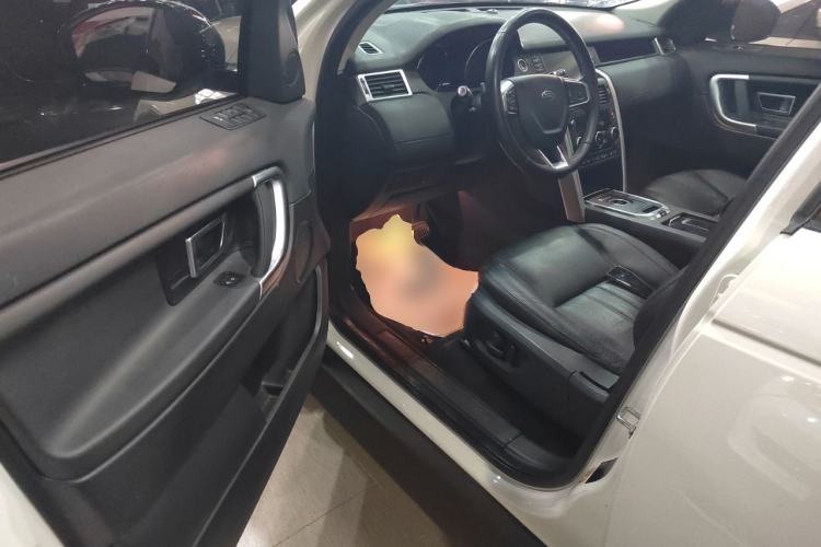 Used Land Rover Discovery Sport 2016 2.0T SE Interior 3