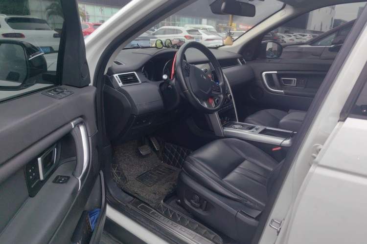 Used Land Rover Discovery Sport 2016 2.0T HSE Interior 3