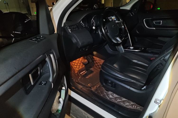 Used Land Rover Discovery Sport 2016 2.0T SE Interior 3