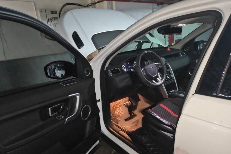 Used Land Rover Discovery Sport 2016 2.0T SE Interior 3