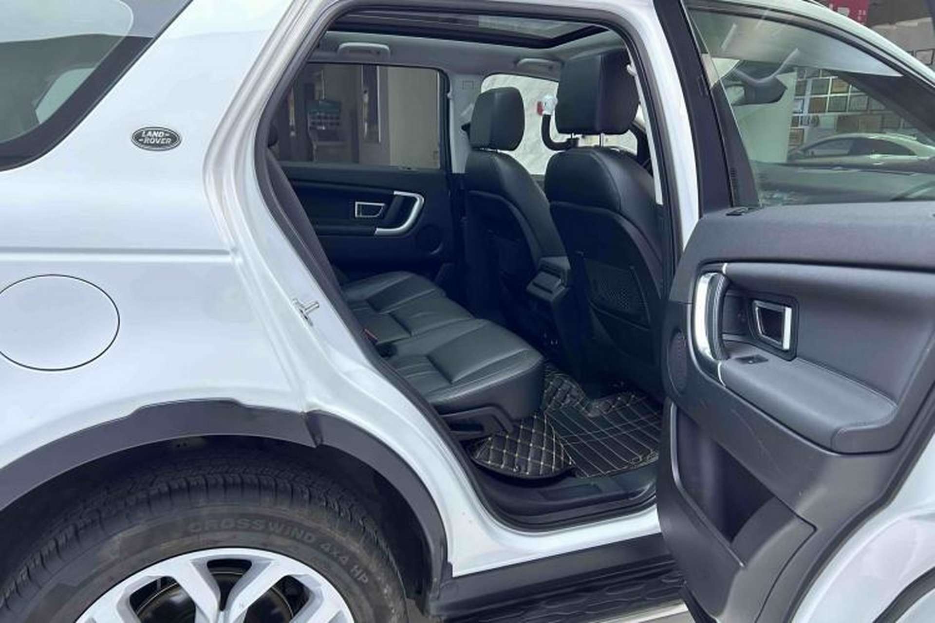 Used Land Rover Discovery Sport 2016 2.0T HSE Interior 4
