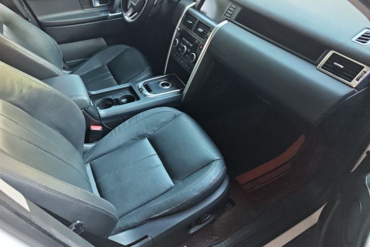 Used Land Rover Discovery Sport 2016 2.0T SE Interior 4