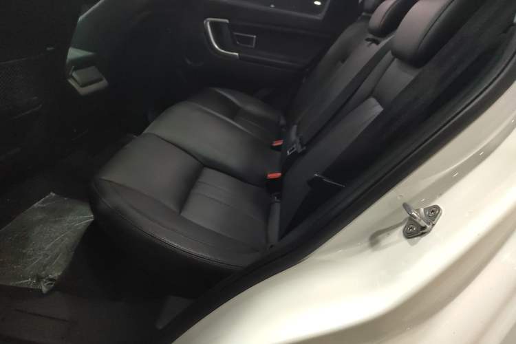 Used Land Rover Discovery Sport 2016 2.0T SE Interior 4