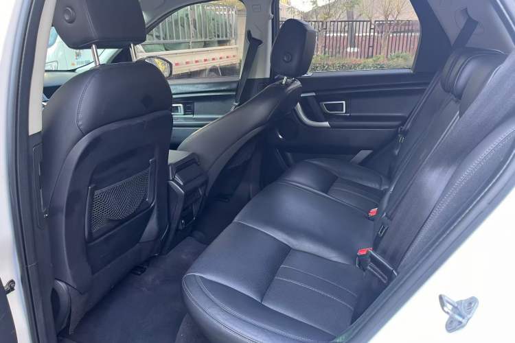Used Land Rover Discovery Sport 2016 2.0T SE Interior 4