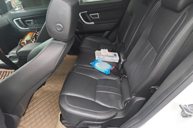 Used Land Rover Discovery Sport 2016 2.0T HSE Interior 4