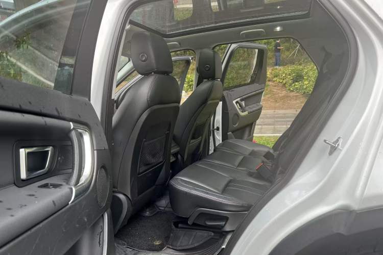 Used Land Rover Discovery Sport 2016 2.0T HSE Interior 5