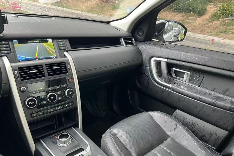 Used Land Rover Discovery Sport 2016 2.0T HSE Interior 6
