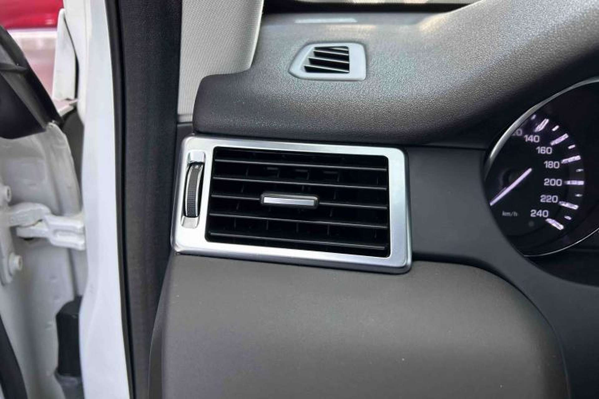 Used Land Rover Discovery Sport 2016 2.0T HSE Interior 6