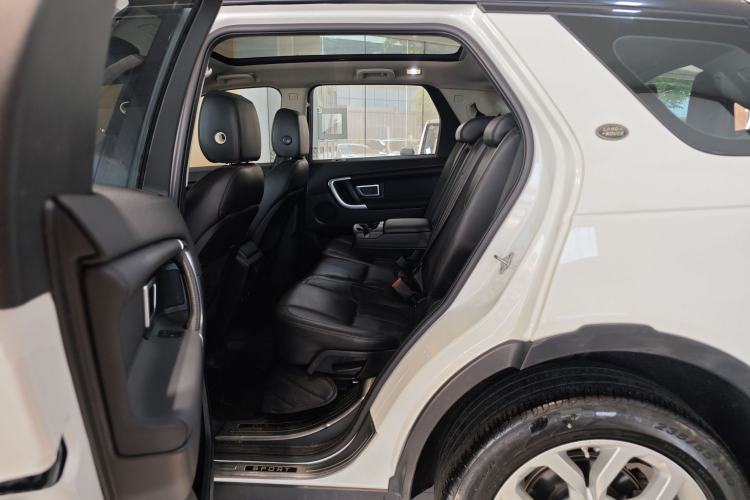 Used Land Rover Discovery Sport 2016 2.0T HSE Interior 6