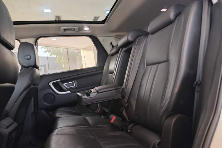 Used Land Rover Discovery Sport 2016 2.0T HSE Interior 7