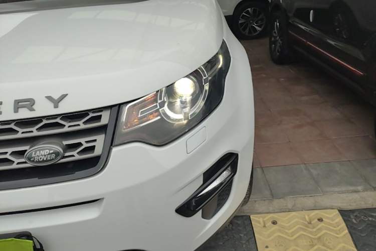 Used Land Rover Discovery Sport 2016 2.0T SE Left Front Headlight