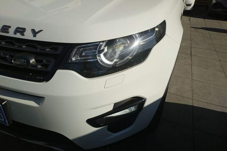 Used Land Rover Discovery Sport 2016 2.0T SE Left Front Headlight