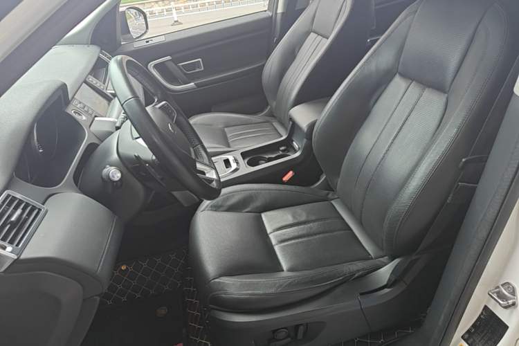 Used Land Rover Discovery Sport 2016 2.0T SE Left Front Seat