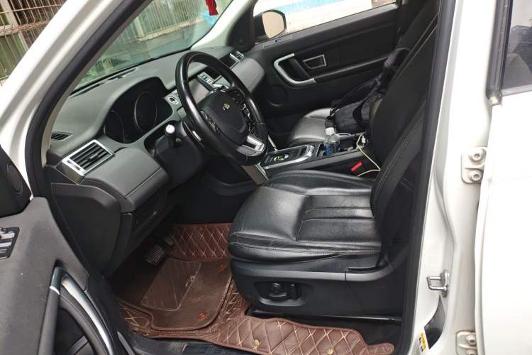 Used Land Rover Discovery Sport 2016 2.0T SE Left Front Seat