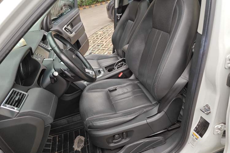 Used Land Rover Discovery Sport 2016 2.0T SE Left Front Seat