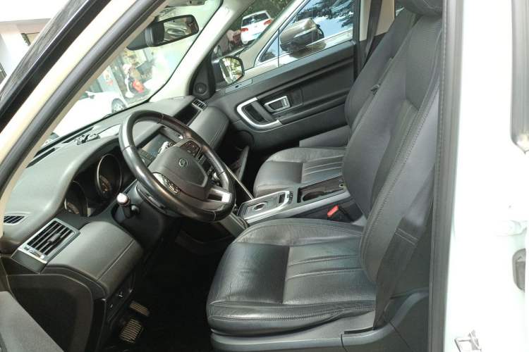 Used Land Rover Discovery Sport 2016 2.0T SE Left Front Seat