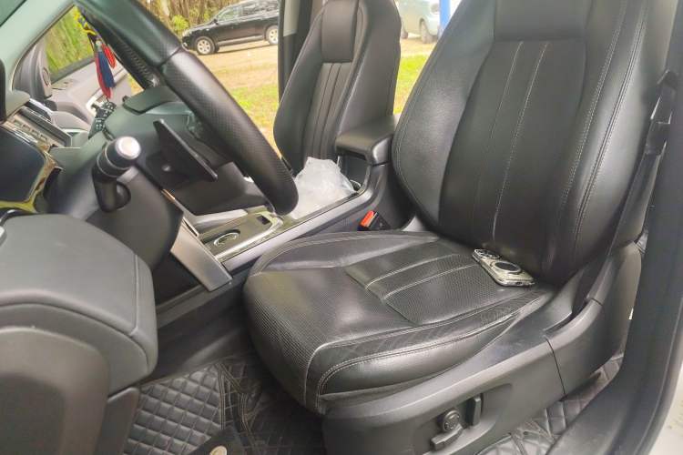 Used Land Rover Discovery Sport 2016 2.0T HSE Left Front Seat