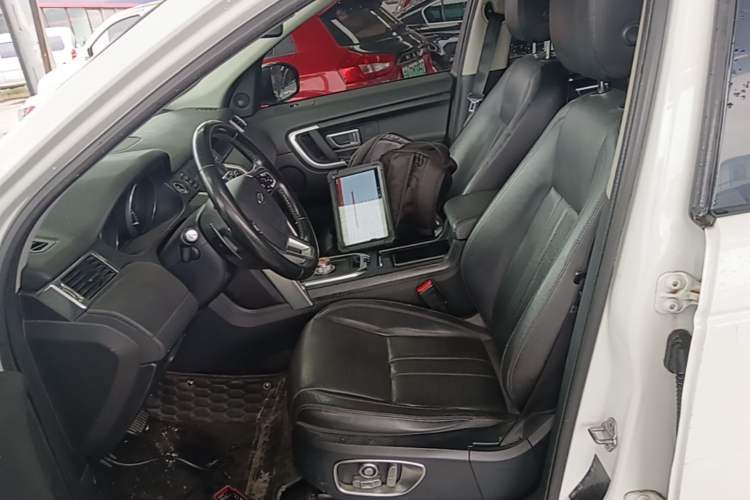 Used Land Rover Discovery Sport 2016 2.0T SE Left Front Seat