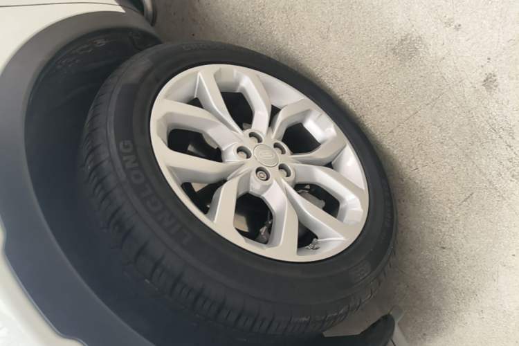 Used Land Rover Discovery Sport 2016 2.0T HSE Left Front Wheel Hub