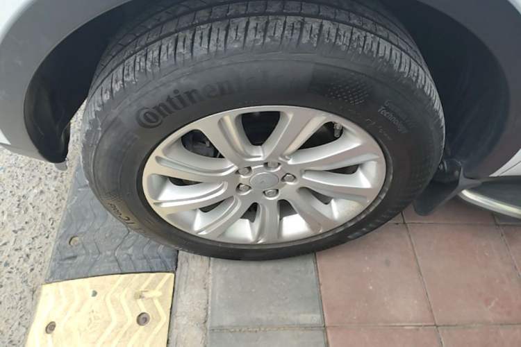 Used Land Rover Discovery Sport 2016 2.0T SE Left Front Wheel Hub