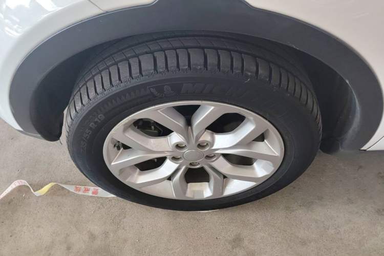 Used Land Rover Discovery Sport 2016 2.0T HSE Left Front Wheel Hub