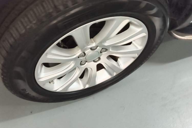 Used Land Rover Discovery Sport 2016 2.0T SE Left Front Wheel Hub
