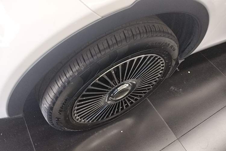 Used Land Rover Discovery Sport 2016 2.0T HSE Left Front Wheel Hub