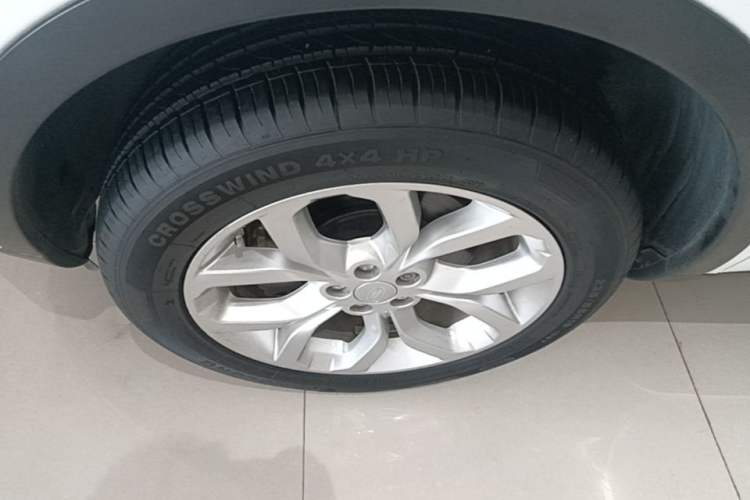 Used Land Rover Discovery Sport 2016 2.0T HSE Left Front Wheel Hub