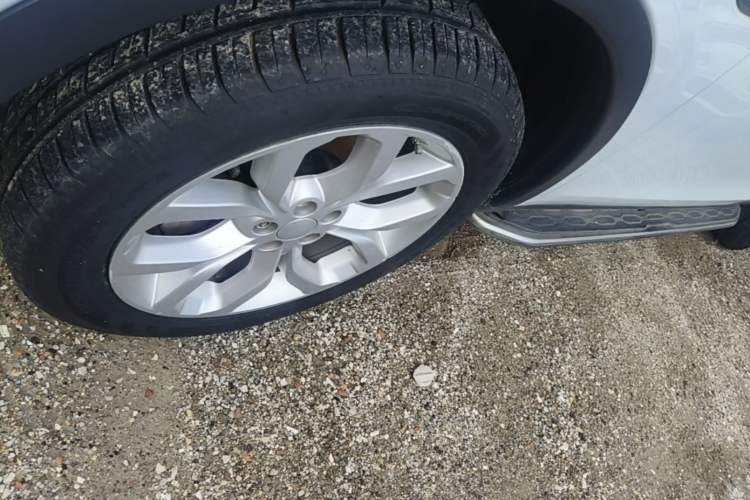 Used Land Rover Discovery Sport 2016 2.0T HSE Left Front Wheel Hub