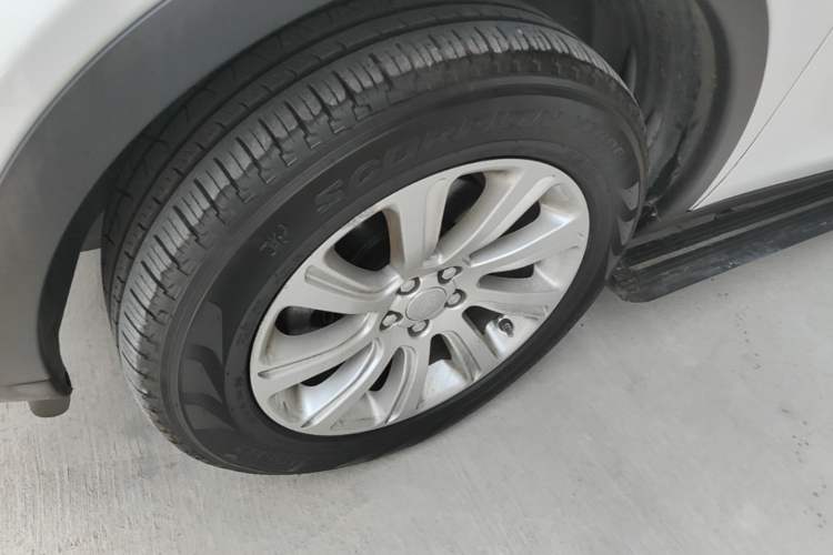 Used Land Rover Discovery Sport 2016 2.0T SE Left Front Wheel Hub
