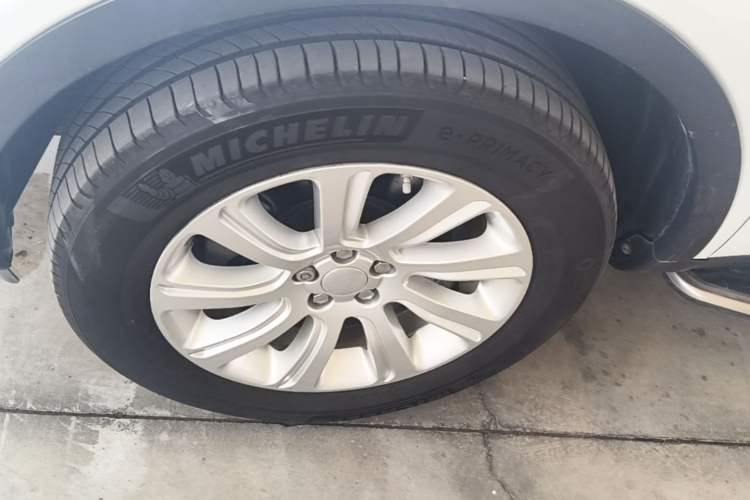 Used Land Rover Discovery Sport 2016 2.0T SE Left Front Wheel Hub
