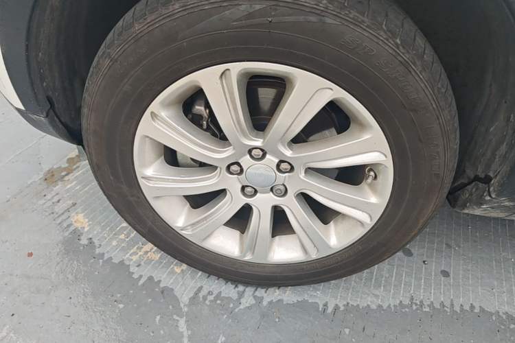 Used Land Rover Discovery Sport 2016 2.0T SE Left Front Wheel Hub