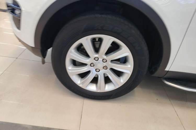 Used Land Rover Discovery Sport 2016 2.0T SE Left Front Wheel Hub