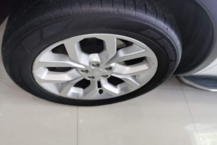 Used Land Rover Discovery Sport 2016 2.0T HSE Left Front Wheel Hub