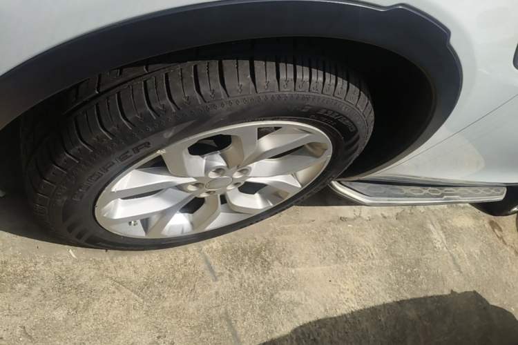Used Land Rover Discovery Sport 2016 2.0T HSE Left Front Wheel Hub
